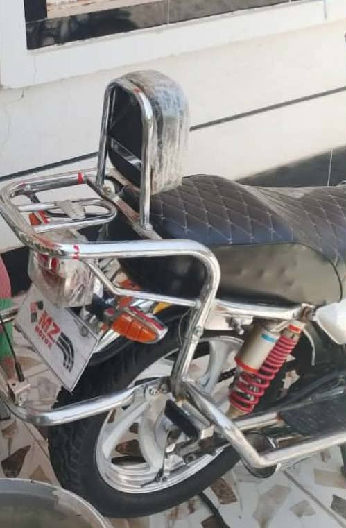 السلام عليكم 
ماطور جني الون ابيض الموديل 2020 تايرات جدد محرك جديد كهربائيات كلها شغاله لايت ثلجي عالي وناصي دبلات جدد ماطور بلادي كابريته جديده باتري جديد محرك حجم 200 ماطور مشتريه بل كارتون وظامه عندي بل بيت كفراته نظاف حيل السعر 900وبيه مجال
 للاتصال عالرقم 
مكلف بالنشر 
***********
