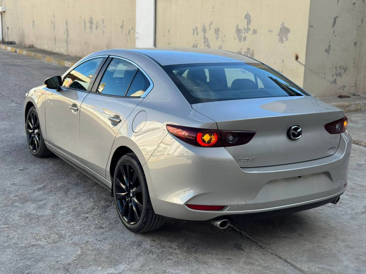 Mazda 3 select 2024
بدون دواخل 
جملغ و حافة البوند صبغ 
رقم : ***********
مكان : عقره - ئاكرى
سعر : 138$ اكر, نينوى
