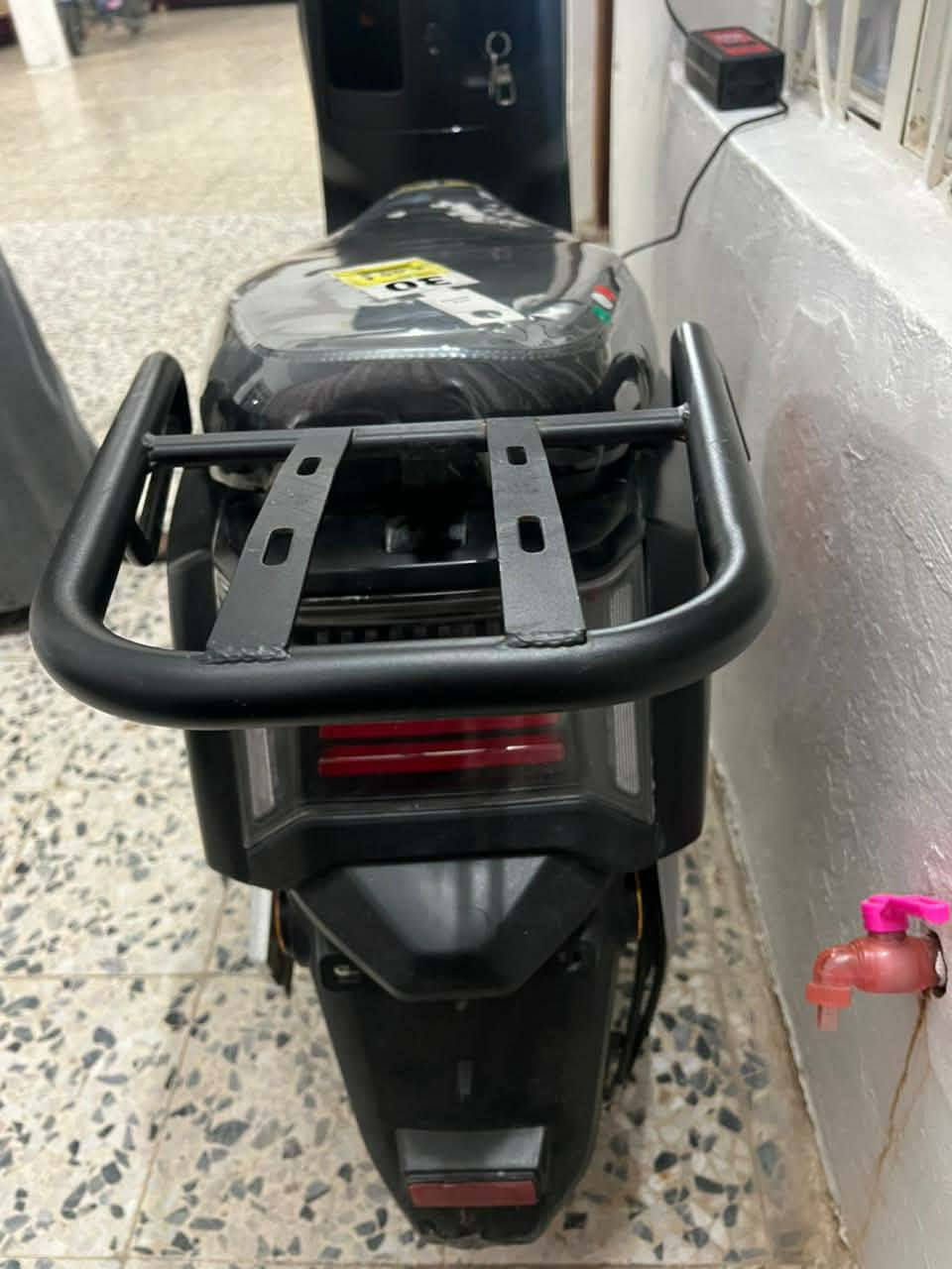 السلام عليكم
ماطور شحن للبيع 
اخو الزيرو ماشي بس 1750 كيلو 
دبل بصمة 
دبل سويج 
دبل كارت 
بطاريات 6 دبل 32 امبير 
ماطور شرط كلو 
السعر 325 وبيه مجال بسيط رقمي 
‏‪ ***********‬‏
