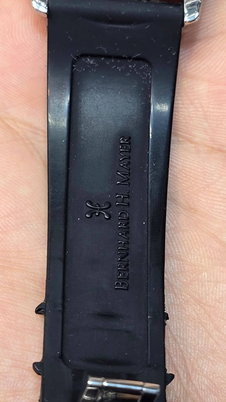 برناردإتش ماير Bernhard H.Mayer
موديل درفت سيلكون نضافه 98 بل100

قطر 44 بطاريه كوارتز ماكنه روندا 
عقارب مضيئه لامينوس
جامتها زفير مضاد للخدش مع طلاء مضاد للانعكاس

سنتر ثواني منفصل 

سعر 280 الف وبيها مجال 

عنوان نجف توصيل موجود


**إذا كنت صاحب هذا الإعلان وتريد حذفه لأي سبب، رجاءا أرسل رسالة إلى الدعم الفني**