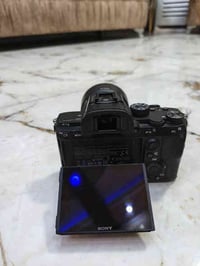 كامرة سوني اي ٧ ١١١  الشتر ٥ كي  العدسة ٥٠ سوني  الرام ٦٤ ساندسك برو س...