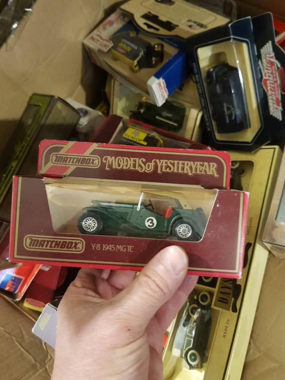 للبيع مصغرات سيارات انكلزيه صنع.     شلعه فقط.   سعر قطعه 10 الف. مكان بغداد شارع ن***********
