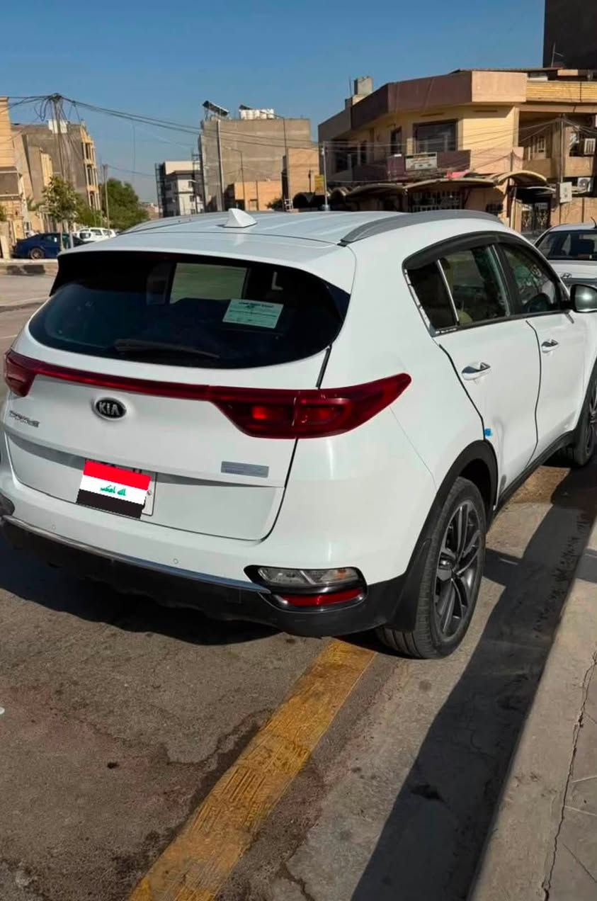 السلام عليكم
كيا سبورتج موديل 2020 خليجي
الشركة الدوليه مكفوله 
رقم بغداد 
مواصفات:
محرك 2000 دوش
شاشه أصلية
كامره خلفية أصليه
ويل 19 كروم
الكشنات جلد
تبريد قطعتين
حساس امامي خلفي
تحكمات أستيرن فول
مرآة جانبيه شفط وأشاير بالمرئ
بردة صندوق
سويج عدد2
أريل انفكيشن
ماشيه 68
مكان السياره بغداد
بيها بارد كد أربع أصابع بالجاملغ الخلفي فوك قبغ البانزين بدون صبغ 
رقم الموبايل ***********
