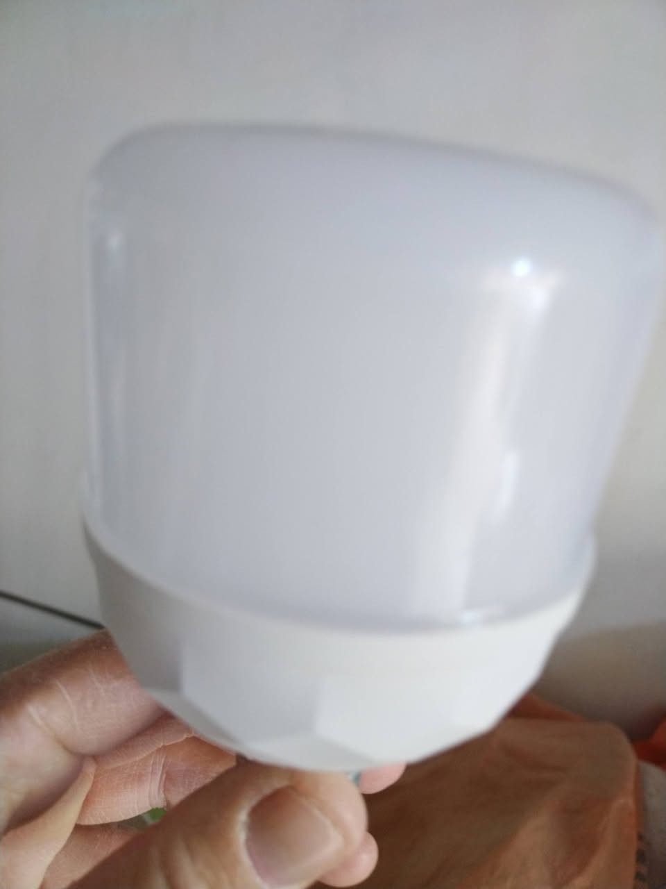 عرض خاص مصباح لد ٣٠ واط ٢٠٠٠ دينار مصباح لد ٢٠ واط ١٠٠٠ دينار مصباح لد ٩ واط ٥٠٠ دينار شمعة لد خطين ٢٥٠٠ دينار فقط متوفرة لدى محلات الصالح الشارع العام مقابل محطة الوقود هاتف ***********
