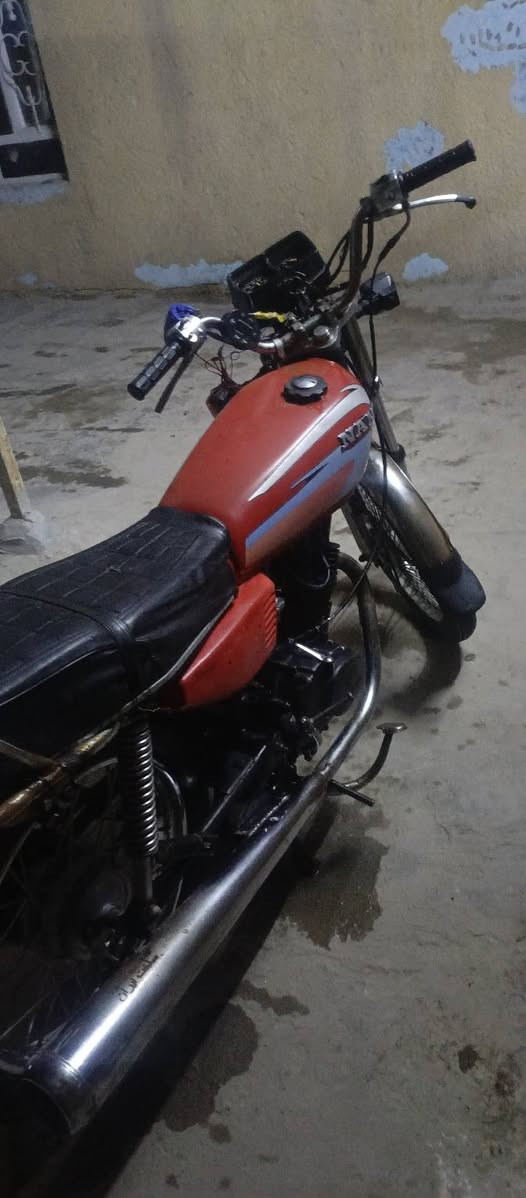 للبيع او اومراوس موديل ٢٠ نامه  اوراق  موجوده مكينه باكستاني نقص  كلجات    تعبانه درجه تمشي بس كلجاته موزينه او مراوس ***********
