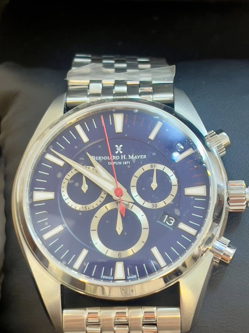 ⌚ ساعة رجالية فاخرة للبيع

ساعة أصلية من ماركة Bernhard H. Mayer السويسرية 🇨🇭
تصميم أنيق وفخم يناسب الاستخدام اليومي والمناسبات

✨ المواصفات:
 • ستايل كلاسيك راقي
 • كرونوغراف (3 عدادات داخلية)
 • تاريخ مدمج
 • سوار ستانلس ستيل
 • Swiss Made

📦 الحالة: جديدة غير مستخدمة 

💰 السعر: 500 دولار (قابل للتفاوض البسيط)

📍 الموقع: بغداد

📞 للاستفسار والتواصل ***********

فرصة مميزة لعشاق الساعات الفخمة
