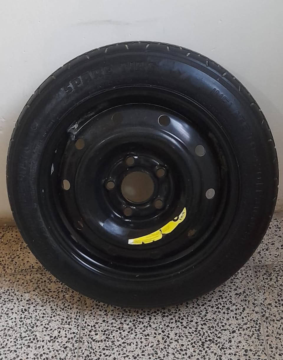 السلام عليكم 
للبيع . دعامية فورتي اصلية بيه فقط كسر بسيط 
سبير مع تاير  نضيف جدأ حجم 15 
بطانه فورتي نضيفة مكاني بغداد 
 واتساب***********
للاتصال ***********
