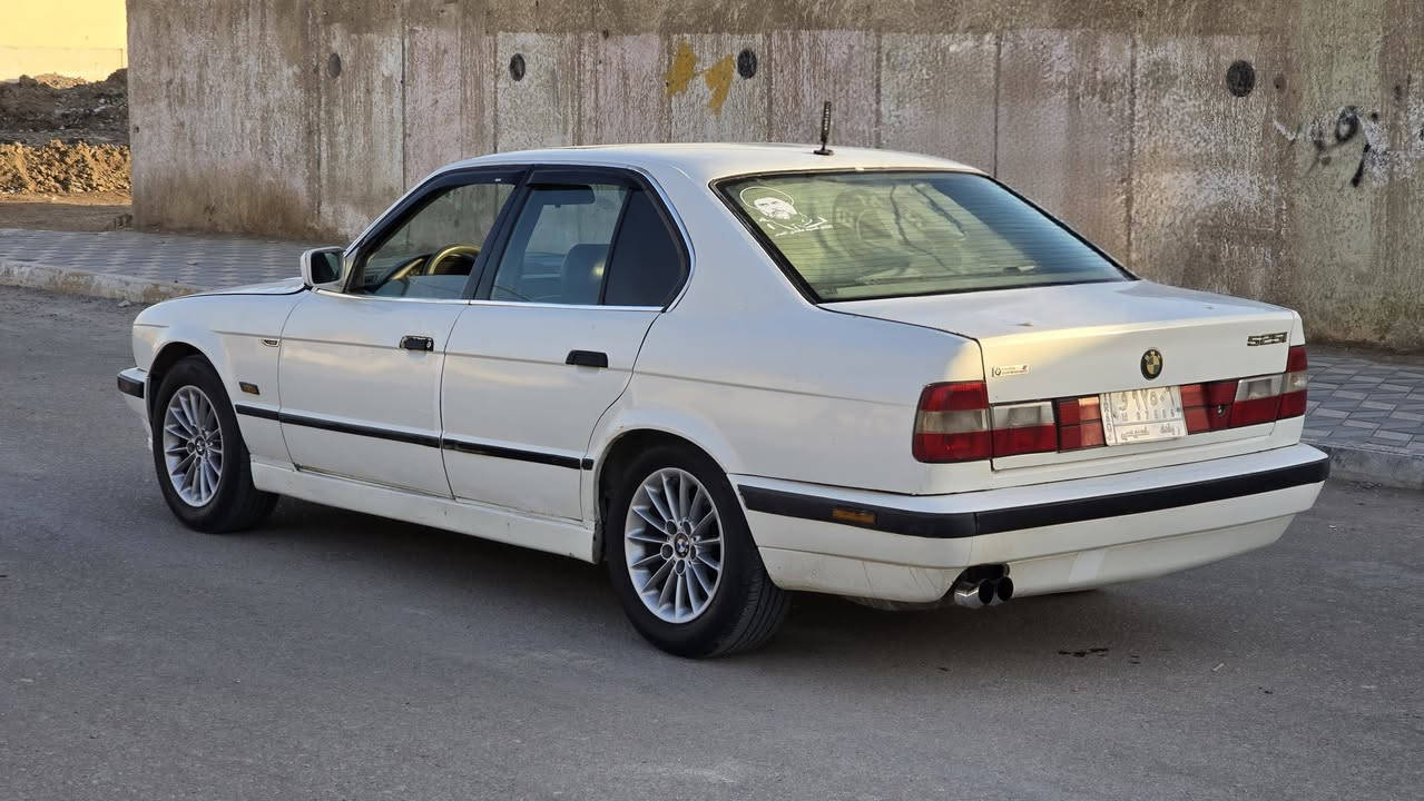 ⚫بي إم دبليو525
⚫ للبيع 
⚫موديل1990
⚫لون أبيض دواخل نيلي 
⚫السياره جاهزه من كل شي
⚫كير ومحرك جدد
⚫تبريد ثلج ❄
⚫رقم بغداد 
⚫السياره بسمي
⚫سنويه 2028
⚫حداديه جاهزه 
⚫تخم تاير جديد
⚫كهربأيات كلها شغاله
⚫السياره ما بيها أي نقص
⚫مكاني الديوانية الحمزه الشرقي
⚫السعر 55ورقه وبها مجال 
⚫رقمي للأستفسار ***********
