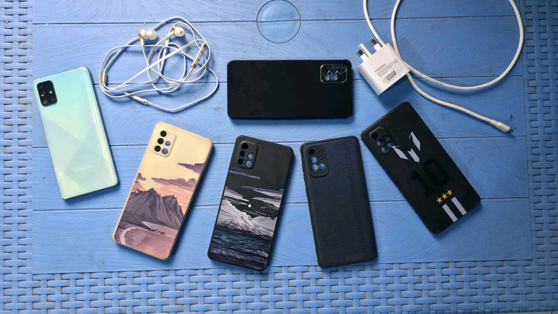 📍العنوان بابل-حلة/ نادر الاولى
- هاتف 128/8GB Samsung Galaxy A71 5G.
- مستعمل نظيف جدا بدون خدوش او كسر او فطر بالجهاز 
- الجهاز يدعم شريحتين سيم كارد dual sim card
- مساحتة 128GB قابل للزيادة حتى 512GB عن طريق رام sd card
- ذاكرة عشوائية Ram 8GB
- معالج الجهاز سنابدراگون Snapdragon 730 معالج ادائة جيد جدا
- شاشة الجهاز ممتازة Super AMOLED plus
- الجهاز يحتوي على بصمة شاشة مدمجة optical
- الجهاز يحتوي فتحة سماعة 3.5 audio jack
 الموبايل يحتوي على كاميرات قوية وهي : 

1 - كاميرة 64MB واسعة wide عالية الدقة تصوير فديو 4k بجودة ممتازة جداً
2 - كاميرة 12MB واسعة جداً ultra wide ممتازة 
5 - كاميرة 32MB سيلفي selfie camera بدقة ممتازة تصوير فديو 4k

- بطارية الجهاز 4500mah تكفي يوم كامل استعمال
- سرعة شحن 25w سريع جدا super fast charge
- الجهاز بدون علبة لكن يحتوي على شاحنة samsung اصلية تدعم شحن 25w سريع جدا  super fast charging 
- مع سماعات headphones مع الجهاز 
- اضافة الى خمسة covers للموبايل
- شاشة الجهاز تحتوي على لاصق شاشة اصلي نظيف ما بي اي عيوب