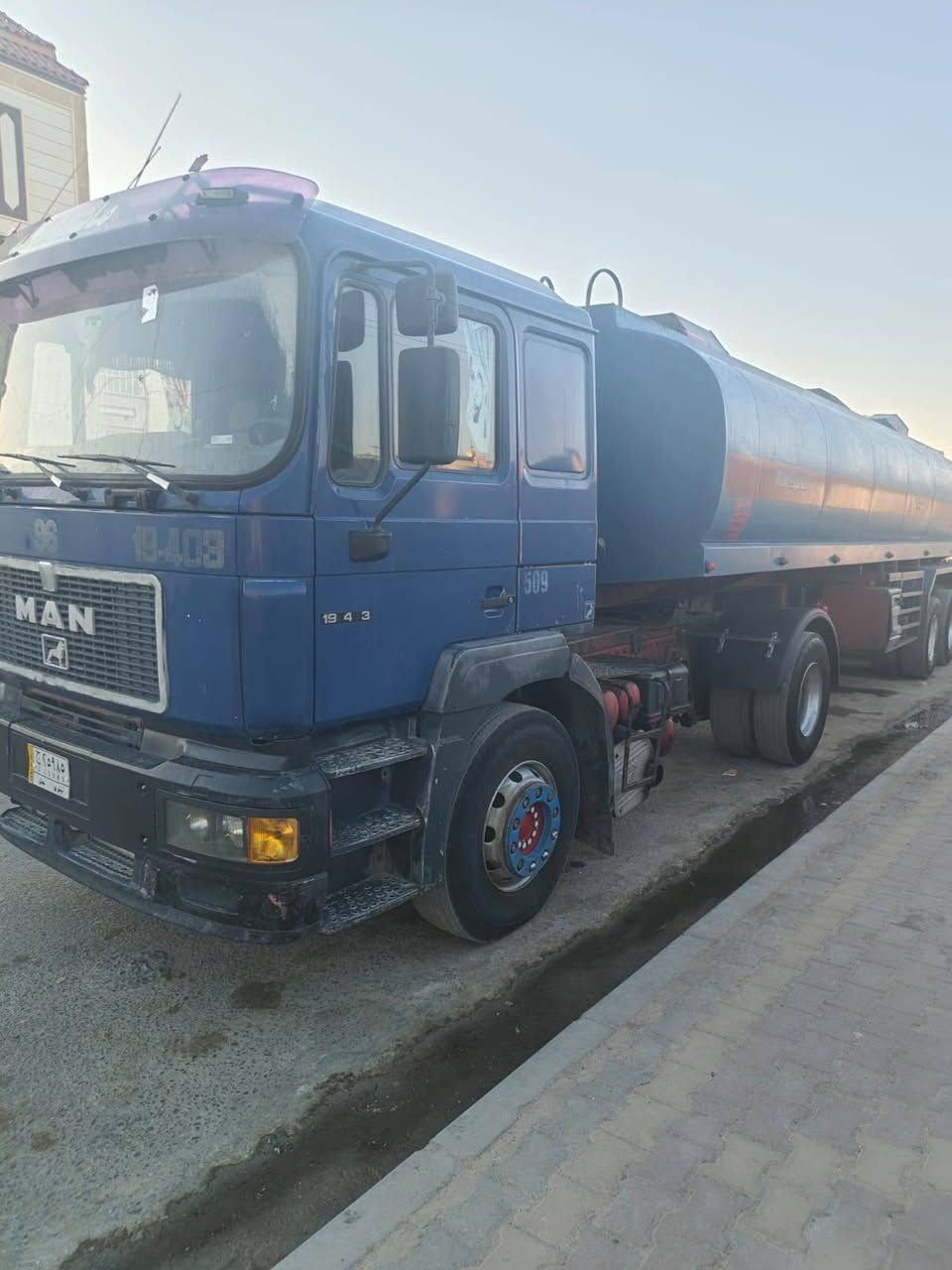 السلام عليكم مان صقر موديل ٩٥ مكينه اسرائيليه كير ١٣٠ جاهزه للعمل تخم تاير *********** محمد الكعبي مكانها ميسان
