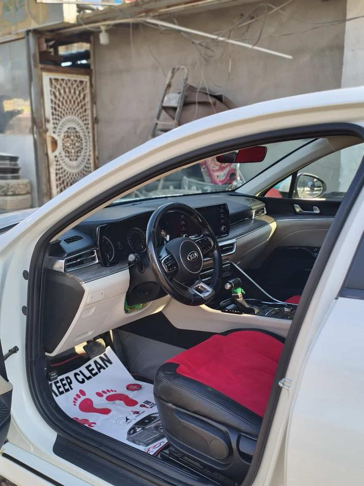 السلام عليكم 
سيارة k5 
وارد خليجي - لون ابيض 
رقم بغداد 
موديل 2021
مكفولة كفالة عامة 
مواصفات كاملة ماعدا الفتحة 
السيارة بصمة شفتات رياضي سبورت 
وضعيات رياضه ماناقصها برغي 
السعر 185 
بيع مستعجل 
عنوانها بابل - حلة 
للاتصال والاستفسار ***********
