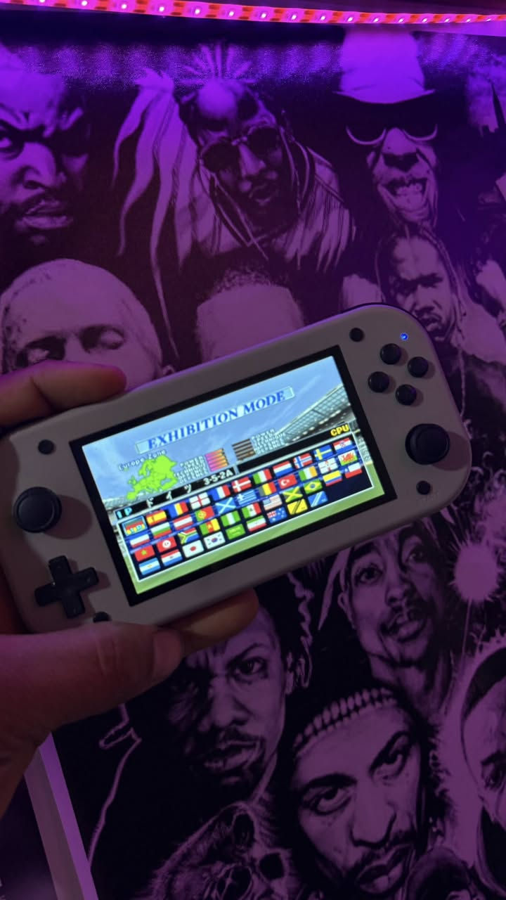 جهاز العاب كامل يحتوي على  7الاف لعبة          30مع التوصيل


**إذا كنت صاحب هذا الإعلان وتريد حذفه لأي سبب، رجاءا أرسل رسالة إلى الدعم الفني**