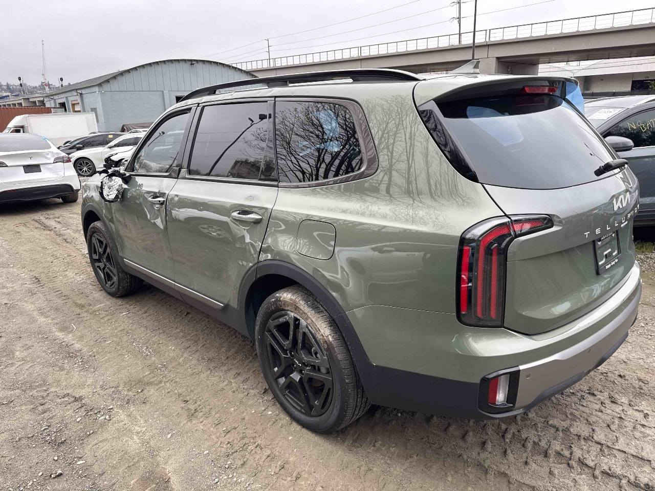 السلام عليكم كيا تلورايد 2023 حادثه موضح بالصور لون مميز
مرقم بابل مال شهداء 
ماشيه ١٥ ألف 
***********
