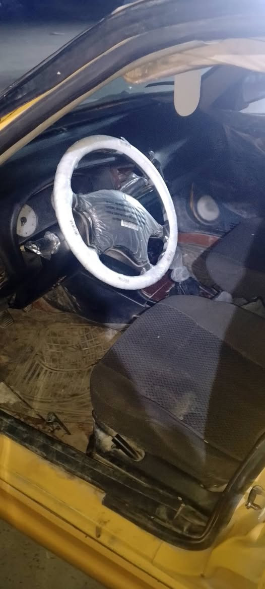 السلام عليكم بيجو بارص موديل 2015
سياره من مكينه وكير وحداديه خير من الله 
مصفرة هيئة وغرامات سنويتها لل26شرط تحويل السعر 26 العنوان مدينة الصدر شارع الفلاح رقم الهاتف ***********
