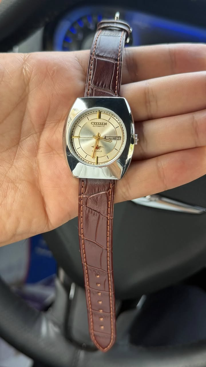 Made in Japan 🇯🇵
سيتزن ياباني اصلي 
انتاج الثمانينات 1980s
اوتوماتيك ⚙️
قطر 36
21 حجر
منفذ دي ديت عربي انكليزي
السعر 95 الف


**إذا كنت صاحب هذا الإعلان وتريد حذفه لأي سبب، رجاءا أرسل رسالة إلى الدعم الفني**