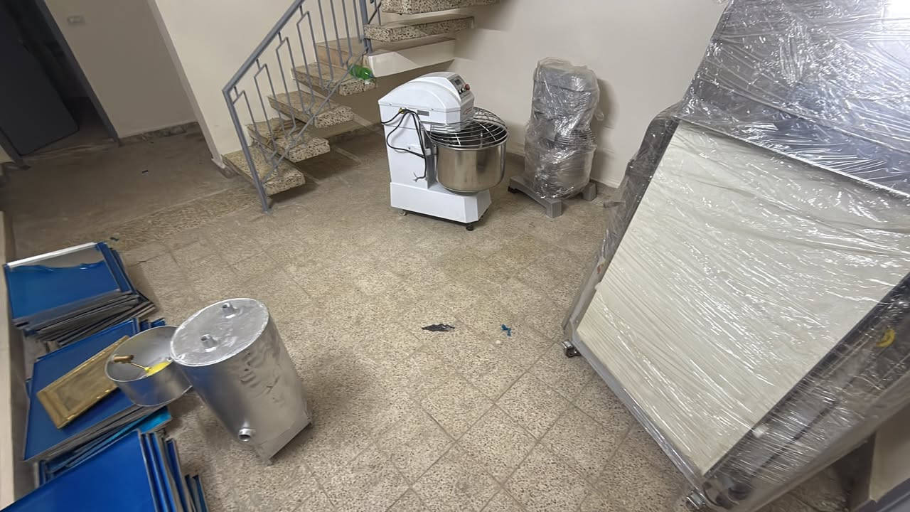 السلام عليكم 
معمل حلويات متكامل للبيع 
يحتوي عجانة 
١٠٠ صينية 
ميوزة ستيل عدد ٥
خلاط ٣٥ لتر 
فرن سمارت ٣ طوابق 
طباخات عدد ٢ 
خمارة بابين 
مع كل الادوات الخاصة بالحلويات والكيك 
البيع يتم بيع كامل


**إذا كنت صاحب هذا الإعلان وتريد حذفه لأي سبب، رجاءا أرسل رسالة إلى الدعم الفني**