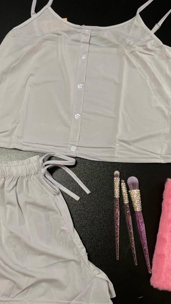 شورت وكيمونة خامة زبدة 
ليكرا  متوفر بقياس لارج واكس لارج 
يلبس من وزن 60الى 90
السعر 5الاف  
شرط الطلب مثل الصورة


**إذا كنت صاحب هذا الإعلان وتريد حذفه لأي سبب، رجاءا أرسل رسالة إلى الدعم الفني**