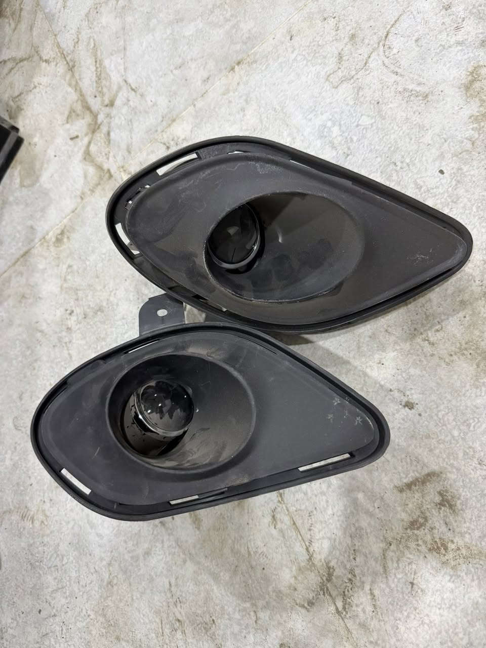 كشافات جارجر +مصدات هواء الي گدام الراديتر للبيع ***********
