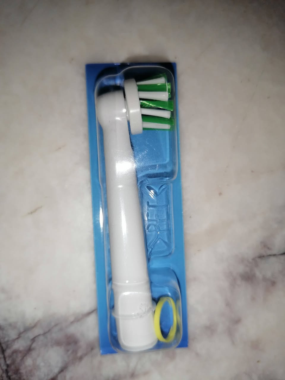 رؤوس فرشاة أسنان كهربائية من ماركة أورال-بي (Oral-B) بتصميم Precision Clean، وتتميز بشعيرات مصممة خصيصًا لإزالة البلاك.تتوفر هذه الرؤوس في عبوات قيمة تحتوي على عدد من القطع، مثل العبوات التي تضم 4 قطع أو عبوات XXL الأكبر حجمًا.تحتوي الرؤوس على تقنية التنظيف المتقدمة لإزالة المزيد من الجير مقارنة بفرشاة الأسنان اليدوية التقليدية.تتميز الشعيرات بمؤشر CleanMaximiser الذي يتغير لونه من الأخضر إلى الأصفر لتنبيهك بوقت استبدال الرأس.سعر القطعة 3الف بس @إشارة


**إذا كنت صاحب هذا الإعلان وتريد حذفه لأي سبب، رجاءا أرسل رسالة إلى الدعم الفني**
