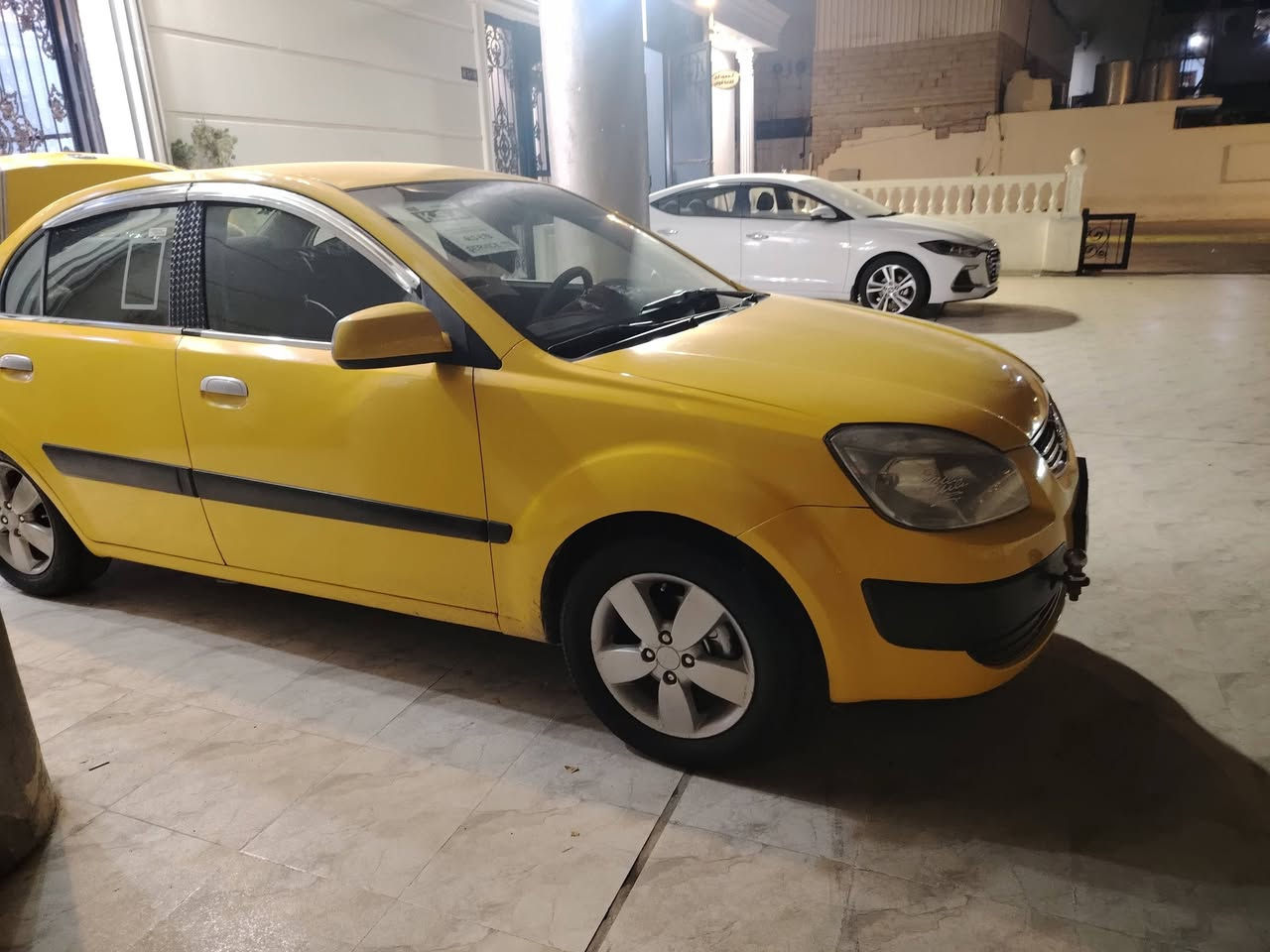 كيا ريو امريكي  2009
ضرر جاملغ يمين وداخل شويا مواصفات برايد
محرك 16. 
***********
