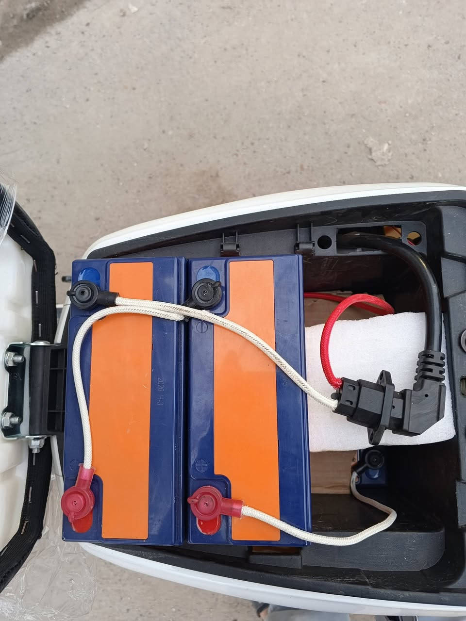 سلام عليكم دراجه مرتبه صارلي شهرين 3 مطلعه من الوكاله نضيفه بطارياته 32 امبير ملفه 2000 سرعه 80 حقيقي نضام رجوع خلف R بي سماعات هورن عالي سويجن وبصمتين ويه شاحنته الاصليه وجهاز الحمايه هديه مرتبه ونضيفه صارت عليه اريده ب 450 وبيه مجال حك جيتك ماعندي توصيل مكاني بغداد الدوره حي اسيا قرب جامع الجميلي
متوفر واتساب ***********
