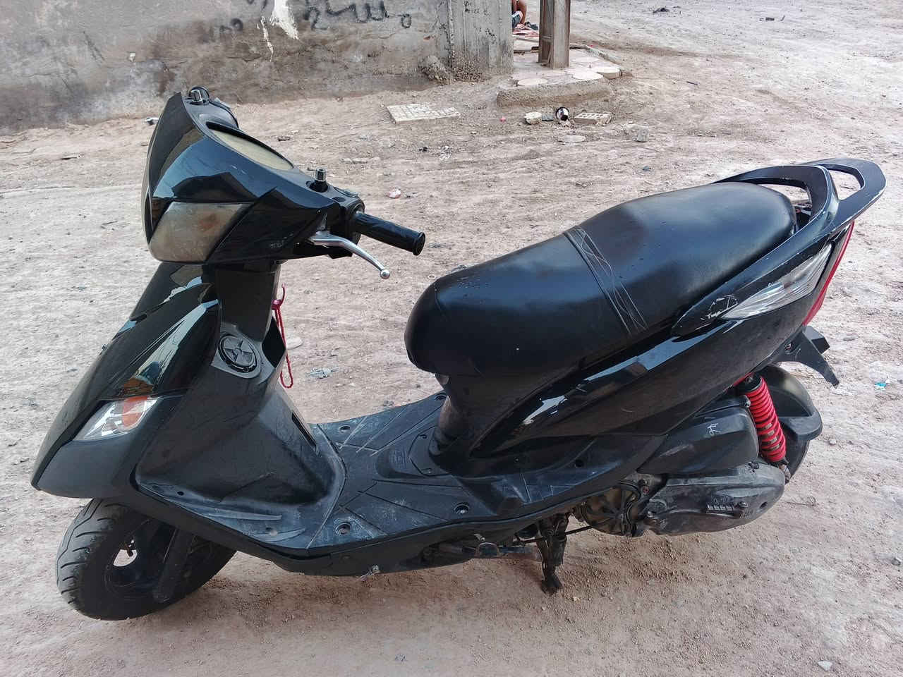 ماكس ثعلب 

دراجة مكفولة مكينة خرسة بوشة رياضي شلعة حلوة نكرة سلف كهربائيات كلها شغالة
السعر خاص 
مدينة الصدر ‏‪***********‬‏
