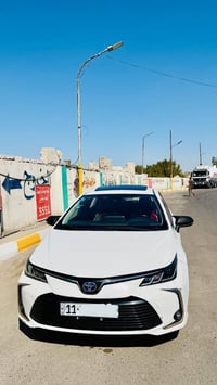 كورولا هايبرد • ٢٠٢٢ • جلد احمر