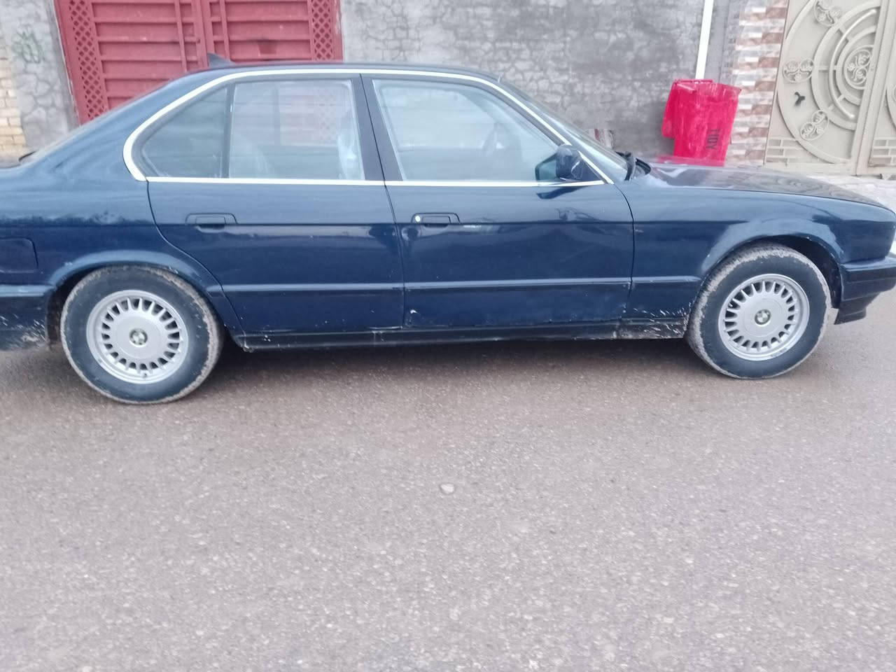 السلام عليكم سياره بي ام 520موديل 92 رقم واسط مصفره سنويه ل28 كير مكينه جدد مكينه مسكر مال 525فانوس كير عادي تخم تاير جديد صدر جديد امامي خلفي صبغ جماليه حزام كهربائيات كله شغاله دوشمه نضيفه مداورثاني يوم السعر 45وبيهه مجال أو مراوس حسب القناعه التواصل ***********
