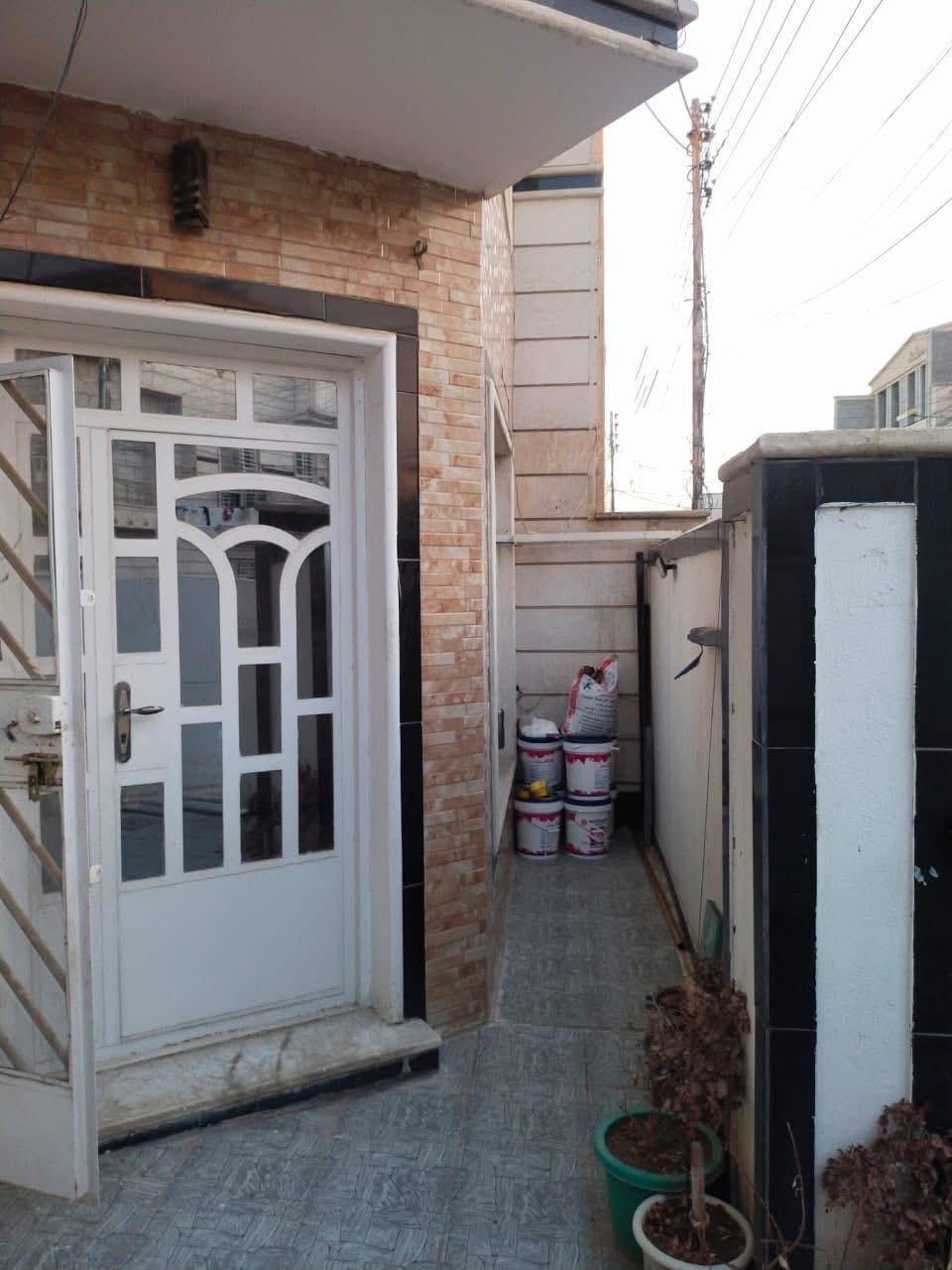 � فرصة ذهبية 

#للبيع  بيت بسعر 435 مليون في #السيدية 🔥

الموقع البيت : مربع الضباط قرب شارع المركز        

#لمعرفة #السعر #الرقم ( 2 ) #سأتي #السعر #مباشره

🏡 تفاصيل العقار:

 • المساحة: 100 م²

 • الواجهة: 8 م

 • النزال: 12.5  م

✨ التقسيم الداخلي:

الطابق الأول: صالة   + مطبخ  + حمام +غرفة نوم 

الطابق الثاني: 3 غرفة نوم + حمام   

الطابق الثالث: بيتونه           

📞 للتواصل: *********** (اتصال أو واتساب)

🏢 مكتب برج الياقوت للتطوير العقاري

📍 موقع المكتب السيدية شارع مركز الشرطة، بجوار صيدلية وصال شوقي، مدخل شارع أبو النخيل
