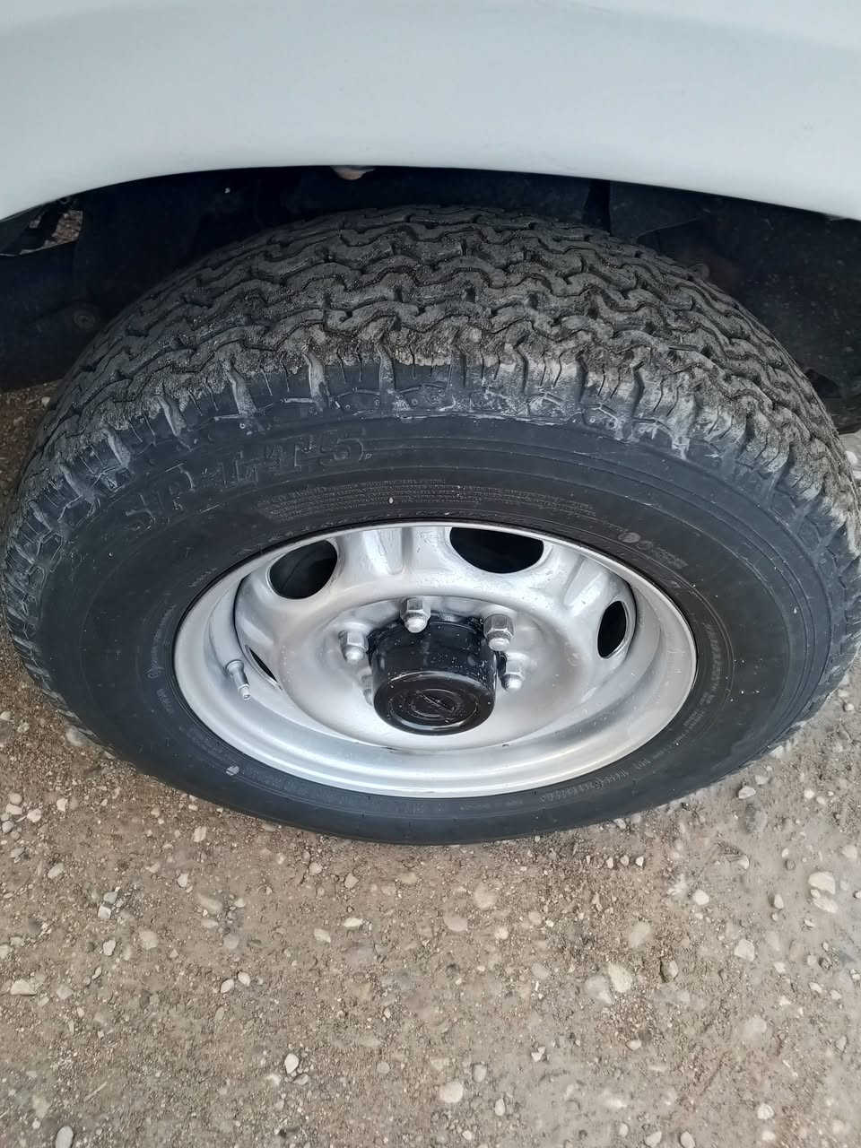 نیسان 2008 یابانی....4 قوولاپ
ڕەقەم و سەنەوی تازەیە تا 2028/6
4 تایەو ویلی لۆکی لەژێرە ...جام کارەبا...دەبڵ گێچە
چەند پەڵەیەک بۆیاخ و ساردی هەیە ..بێ دەعم و وەرگەڕان ....بەشەرتی گێڕ و مەکینە و ئەکسل
*********** ئاسیا      250 مەسرەفی نییە
*********** کۆڕەک ...سووپاس ئەدمین 😍
