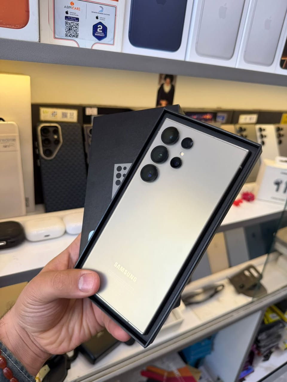 سامسونك 24 الترا شرق اوسط ذاكرتة 256 عشوائيه 12 مستخدم قليل لون مميز جهااز 
كل ملحقاتة اصلية موجودة


**إذا كنت صاحب هذا الإعلان وتريد حذفه لأي سبب، رجاءا أرسل رسالة إلى الدعم الفني**