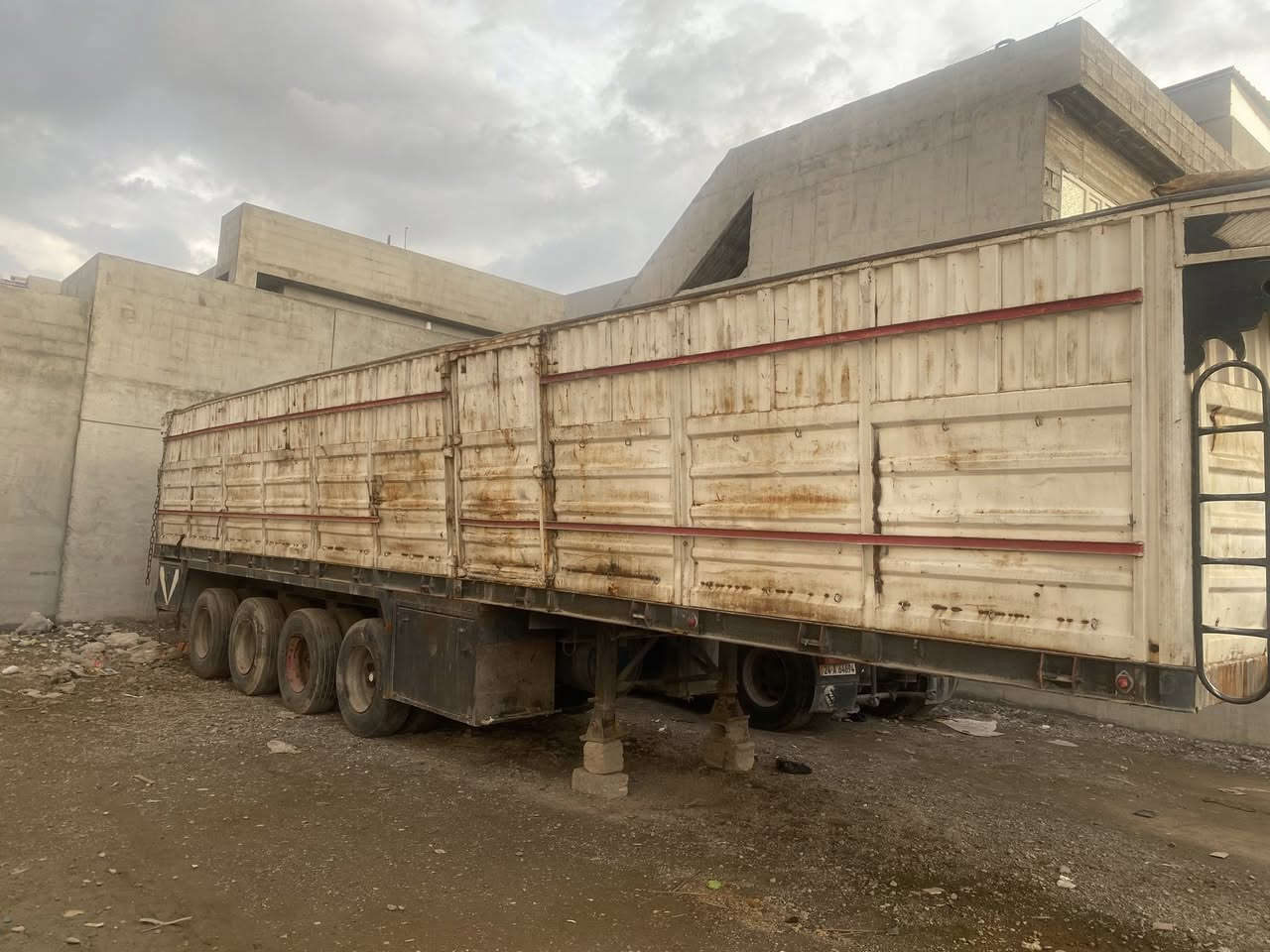 سلام   العليكم
بودي. العراقي. 
اربع دناگير. لعاب 
دبل تاير تخم تاير. جديد  
عنوان كلك. خبات 
سعر ٨٠ و مجال 
واتصاب. ***********
***********
