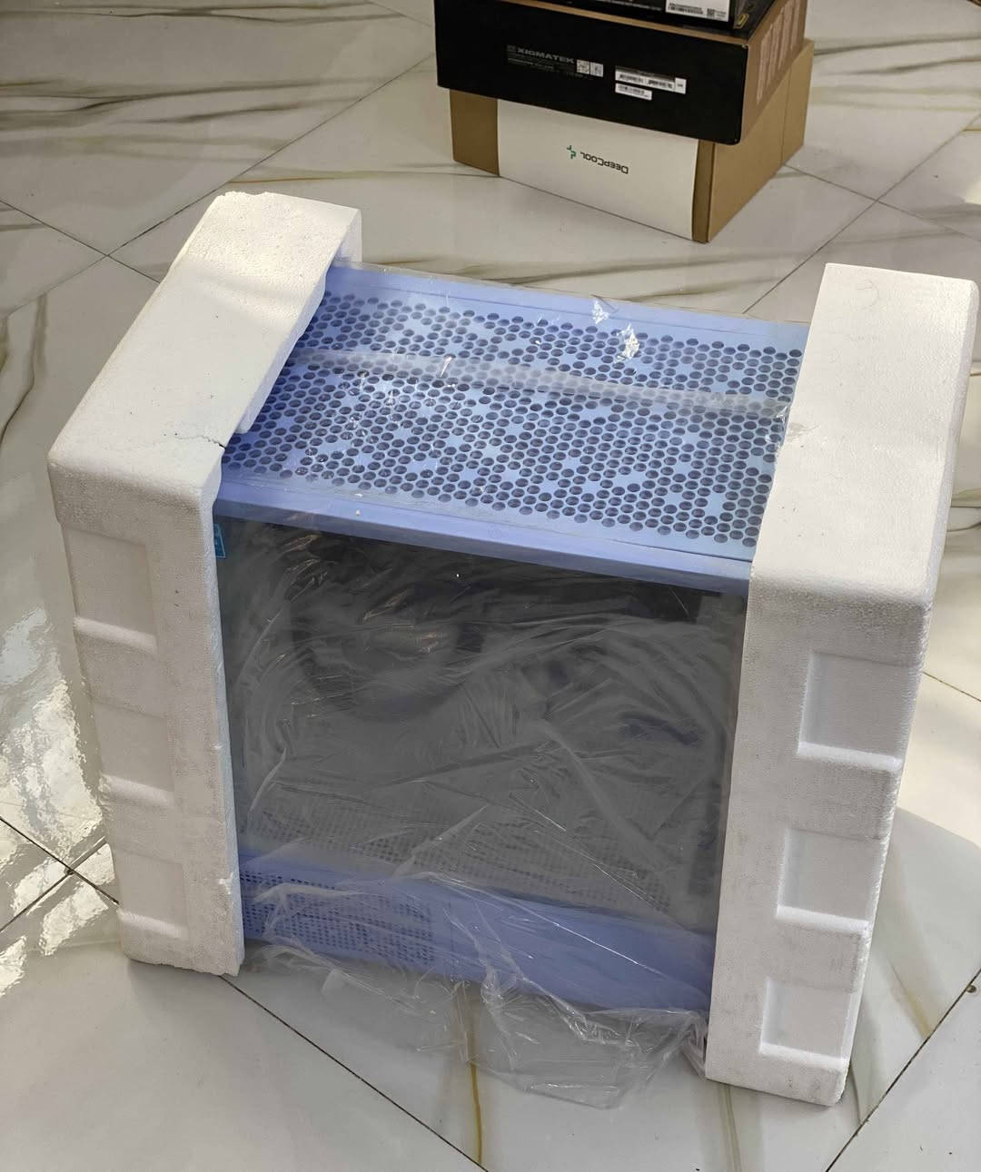 تجميعة جيل 14 جديدة غير مستخدمة (بدون كرت شاشة) للبيع السريع:
المعالج: Intel i5-14400F (أحدث جيل)

المذربورد: Gigabyte B760M Gaming X DDR4
الرام: T-Force Xtreem ARGB 16GB (2x8) 3600MHz (إصدار أبيض مميز)
الخزن: Lexar NM790 1TB NVMe (سرعة خيالية 7400MB/s)
الباور: Xigmatek Fury GD 850W Gold ATX 3.0 (جاهز لأقوى الكروت الحديثة)
المبرد: مبرد مائي DeepCool LE520 240mm ARGB
الكيس: Thermaltake Ceres 350 MX Blue Edition (إصدار خاص) 

السعر: [ مليون دينار ] قفل غير قابل للتفاوض، متواجد في [كربلاء] لا يوجد توصيل كربلاء, العراق


**إذا كنت صاحب هذا الإعلان وتريد حذفه لأي سبب، رجاءا أرسل رسالة إلى الدعم الفني**