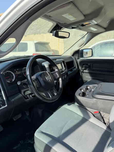 سلام عليكم    دوج رام للبيع فقط موديل 2021 سياره كلين مكفوله من لتبديل ولبارد ومن كلشي مكينه كير جدد + صدر خلفي امامي جديد + تخم تاير جديد 
البدي لمرغوب باب طويل ولبدي قصير + فور ويل 
مكينه ٦ سلندر 
ماشيه ٥٢ للف وقابله للزياده
مكان السياره ملعب الشعب
***********
