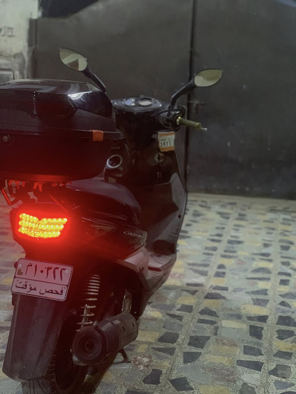 السلام عليكم اخوتي سكنس فحل نوزل خطين للبيع الدراجه مثل ما موضح امامكم الدراجه نضيفه وكفاله مكينه مكينتها اني اكفلها من الفتح والشد الدراجه بأسمي و اوراقها كامله انشاء الله سعرها 950 والي يحب التفاصيل زايده اتصل وبيك خير و ادلل مكاني بغداد حي اور اتصال على الرقم *********** اتصال 
 *********** واتساب
