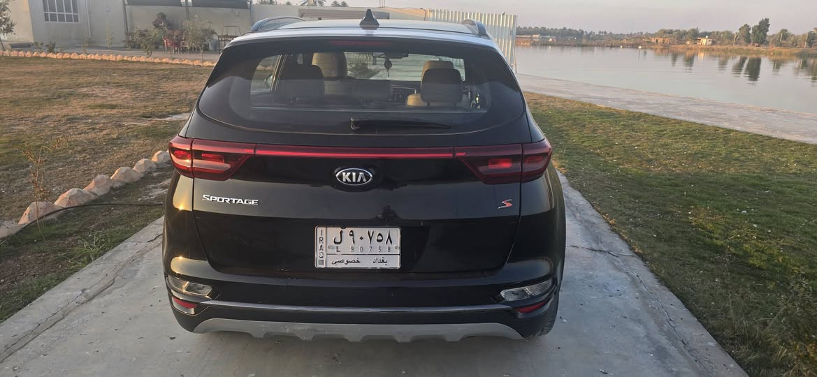 كيا سبورتج موديل ٢٠٢٠ امريكي
فئة S 
رقم بغداد
مواصفات 
بانورما 
مري شفط 
كشنات تدفئة 
كامرة دوارة 
نقطة عمياء
حساس مانع اصتدام 
٣ وضعيات قيادة
شاشة كار بلي
وبعد مواصفات
حادثها بنيد مبدل شاصي سليم لغود سليمه 
وبيهه بارد بالجنطة موضح بالصور
السيارة ماشية ٥٦ الف كم
وصور الحادثة ايضا موجودة
السعر المطلوب 167$
 التواصل على الماسنجر


**إذا كنت صاحب هذا الإعلان وتريد حذفه لأي سبب، رجاءا أرسل رسالة إلى الدعم الفني**