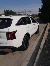 سورنتو للبيع موديل ٢٠٢٤ خليجي رقم بغداد ابأسمي محرك ٦ سلندر ماشية ١٥ و...