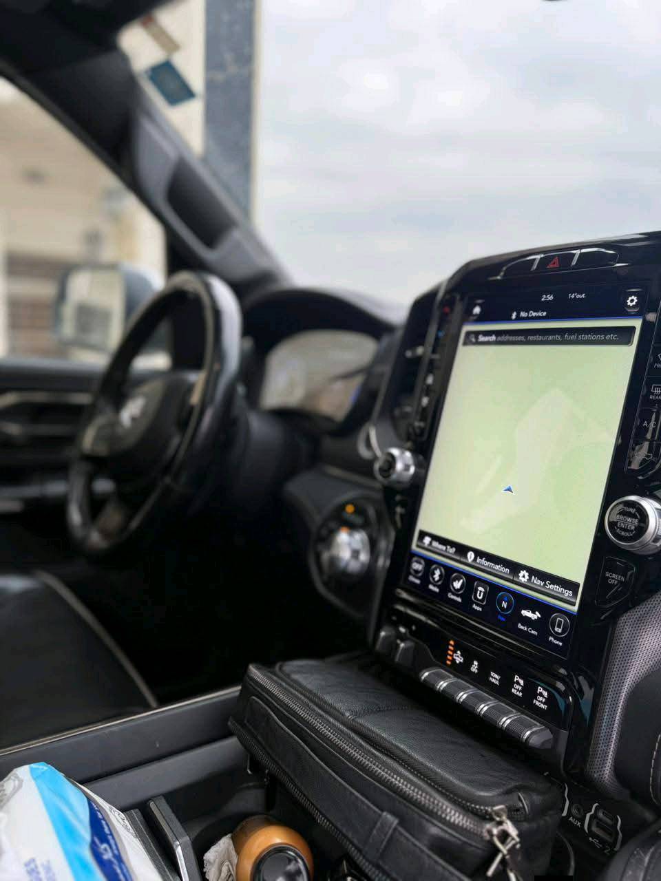 دوج رام 1500(( لمتد )) فول فول مواصفات
الموديل 2021
المحرك : V8 5.7L .
رقم بغداد باسمي تحويل مباشر
ماشيه 65
المواصفات :فول 1/1 
دوس كهرباء 
* دفع رباعي 4x4. فور ويل
رادار تفاعلي مع مانع تصادم. 
نقطة عمياء. .
 بجم كبس
* دوسات جانبية كهربائية.
* المصابيح الأمامية زنون.
* كشافات الضباب زنون. 
* المصابيح الأمامية والمصابيح الخلفية LED. 
* دخول ذكي (بصمة). 
* تشغيل عن بعد.
* مقاعد من الجلد الفاخر. 
* المقاعد كهربائية مع ميموري.
* المقاعد الأمامية تبريد وتدفئة.
الستيرن تدفئه 
شاشة كبيرة 12 أنچ.
* نظام ملاحة نفكيشن GPS
* حساسات امامية وخلفية.
* مانع تصادم خلفي. 
* مكيف خلفي.
*محدد سرعة.
* مرايا كهربائية جانبية من الكروم قابلة للطي كهربائيا.
* شاحن موبايل لاسلكي (واير ليس).
* الشباك الخلفي كهربائي
* امكانية تعديل ارتفاع دواسات البنزين والبريك.
* هاند بريك كهربائي.
* جوبلسات جگات تصعد وتنزل 
* حساسات امامية. 
* حساسات خلفية. 
* مرايا مع خاصية التعتيم الذاتي. 
* مساحات تخزين إضافية 
باب طويل بدي قصير مرغوب 
امريكي حادثها كلش بسيط بدون ايرباك طرف الباب فقط 
سياره جديده بمعنه الكلمه

للبيع او مراوس حسب القناعه لاستفسار اكثر تصال برقم 

***********
