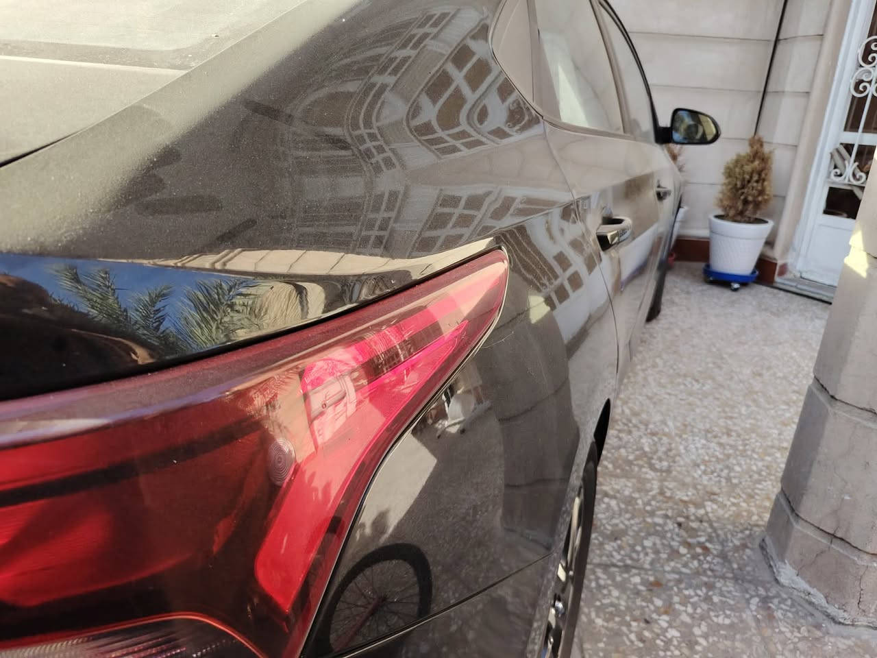 السلام عليكم
اكسنت ٢٠١٨ للبيع 
وارد امريكي حادثها جاملغ مصلح نفسه وبنيد مبدل
ماشيه  ١٠٠ ميل
محرك GDi 1600
المواصفات
شاشه
كاميرا
لايت زنون منظومه
ويل كب
تحكمات ستيرن
 السعر 112 وبي مجال مكاني بغداد الشعب
للاستفسار ***********
