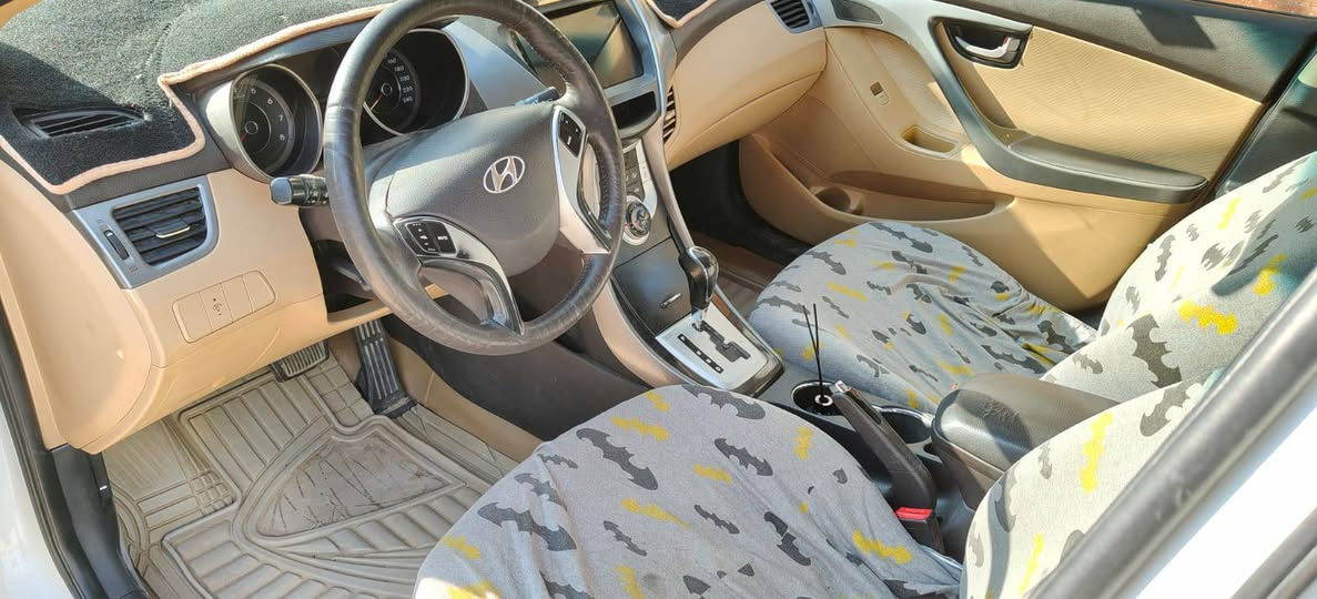 السلام عليكم من رخصة الأدمن 2012 محرك 1800دوش 2012 فول مواصفات عدا البصمه بيهابابين صبغ موضح بالصوره بيها سونار محرك كير تبريد حداديه خير من الله السياره جاهزه من كلشي السعر 100 وبيها مجال قليل حك الجيه رجاء أخوي الموشراي لايكسر بحلال العالم وهذا رقمي  ***********
