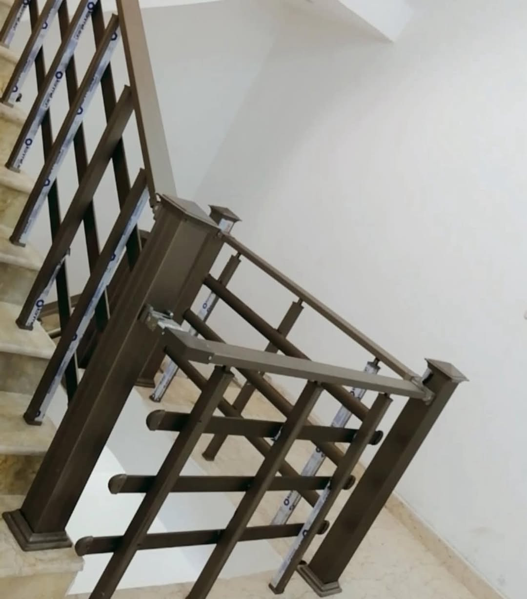 محجلات درج ألمنيوم تركي درجة أولى – تصميم عصري وجودة عالية 

-  نوفر لكم أحدث تشكيلة من التصاميم والنقشات المميزة مع خيارات متنوعة تناسب جميع الأذواق، وهناك المزيد من التصاميم الأحدث بانتظاركم …

زورونا الآن لاختيار الأجمل والأفضل لمنزلكم.

📍 العنوان: حديثة – بروانة – حي الشرطة – بالقرب من مقبرة الشهداء

📌 اضغط هنا لعرض الموقع على الخريطة

https://maps.app.goo.gl/iyf6hy3hJkzQtEdG8?g_st=ic

- #مجمع_احمد_فرحان_المتميز 
فرع الالمنيوم والبلاستك - معمل المتميز

نتميّز بـ سرعة الإنجاز و دقة العمل،
ومع روعة في التثبيت ليحصل منزلكم على لمسة من الجمال والفخامة في وقت قياسي.

📞 للاستفسار والتواصل:
أحمد فرحان الدليمي

 0776 535 4644

واتساب: 
***********
