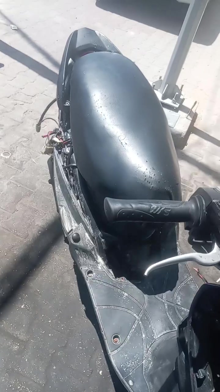 دراجه سيام ياباني نوزل شغاله محرك يشك الكاع عوزها كفرات وترتيب بسيط مكان كربلاء الرقم *********** السعر 125 وبيها مجال للشراي.
