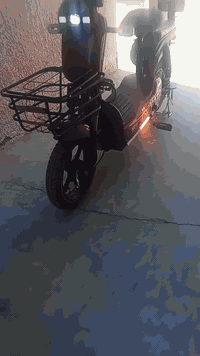 السلام عليكم ورحمه الله وبركاته عندي هاي الدراجه شحن من شركه الريان حجم 14 والمواصفات كهربائياتها شغاله بحيث عالميه ما شاء الله يعني مكفوله اربع بطاريات حجم وسط   نظام البلوتوث وبيها مثبت سرعه السرعه مالتها الحقيقيه 65  والسعر مالتها 450,000 وبيها مجال حق الجيه الاستفسار ***********
