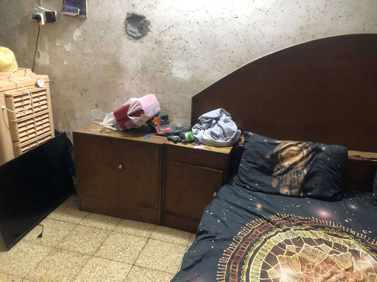 السلام عليكم غرفة اخشاب صاج باب الكنتور مكسور وموجود السعر 150 اتصال على الرقم ***********

