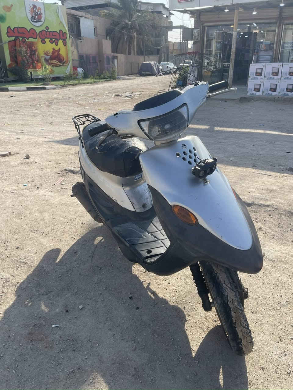 سلام عليكم دراجه 9 زروف   كامله ما مفتوحه كهربايات سلف كلوبات عداد بانزين عداد سرعه فقط واير بيه مضخمات دراجه كامله شلعه معدل مراوس فقط ماكس *********** العنوان البصره
