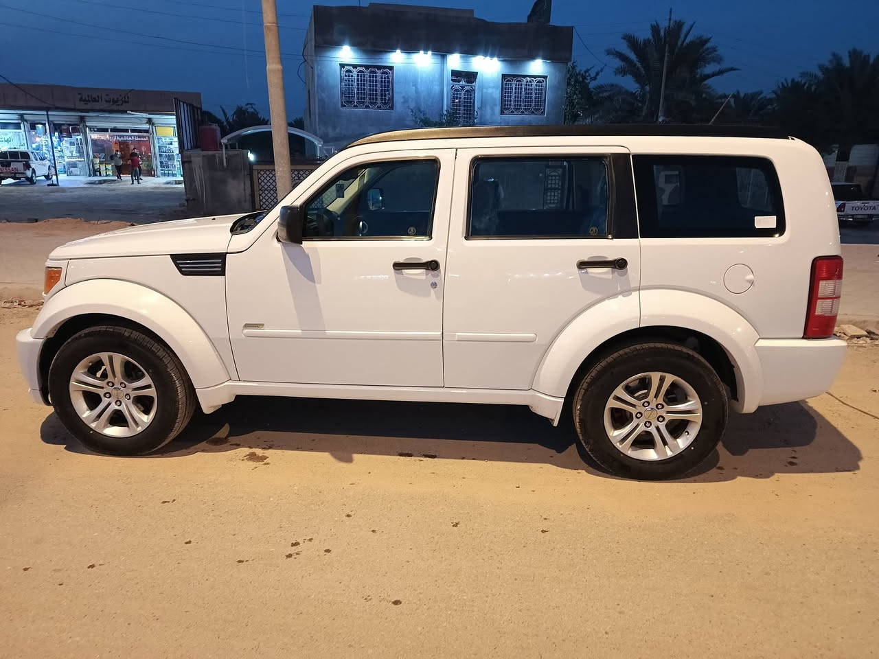 سلام عليكم دوج نيترو وارد خليجي البيع او مراوس مديل 2011  بسمي حادث سياره صندوك وبيه بنيد مفتوح والباب السدر مفتوح وسونار موجود بل منشور سياره فول مواصفات شاشه كامره فتحه 
سياره جاهزه حداديه جديده تخم تاير جديد مكينه كير جدد 
سعر 125 وبيه مجال 
مكاني البصره شط العرب الحوطه 
***********
