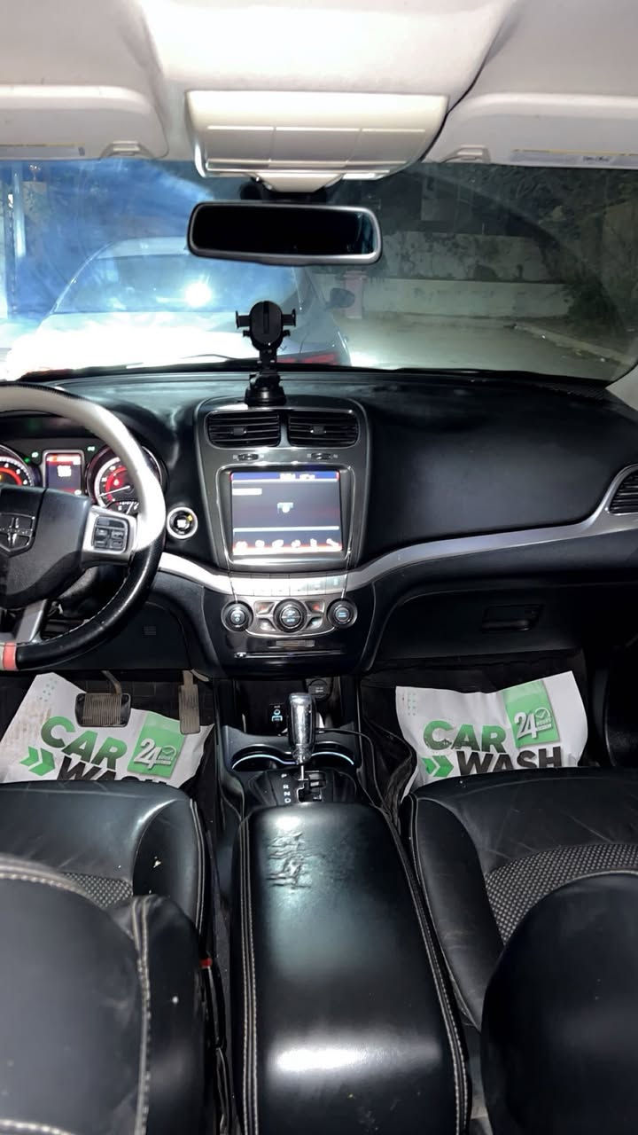 دوج جورني للبيع موديل 2019بيها قطعتين صبغ سيارة ماشي62mil محرك 6Vكشنات جلد 7راكب تبريد قطعتين مركزي سيارة جاهزه مابيها نواقص حجم الويل 19 إطارات جديدة شاشة كبير محرك والكير بشرط صدر جديد كامرة خلفية سويج بصمة رقم سلليمانية عنوان كركوك (***********)
