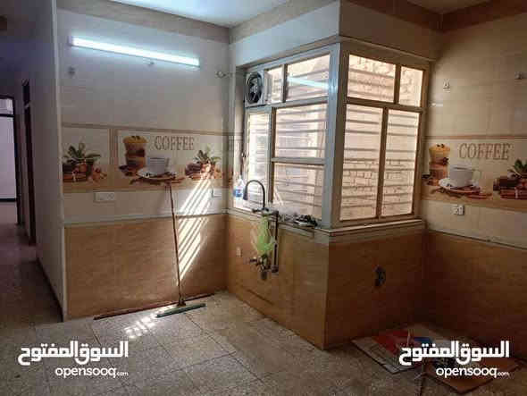 شقه للايجار طابق اول في اليرموك اربع شوارع تفاصيل غرفتين نوم وصاله ومطبخ وحمام سعر الايجار ٧٥٠ الف للعوائل الصغيره للاستفسار ***********
