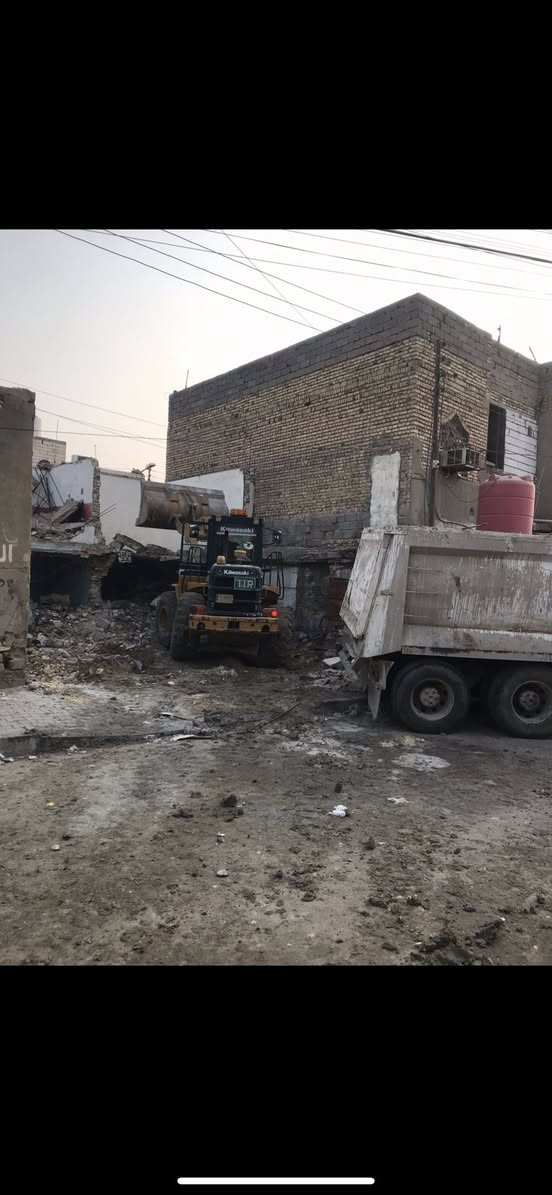 اليوم وبفضل الله 
تم هدم بيت بمساحة 150م في خمسة ميل وتم نقل الأنقاض وقلع القطعه ودفنها بالسبيس والأسمنت وحدلها طبقتين للأستفسار *********** أو  ***********
