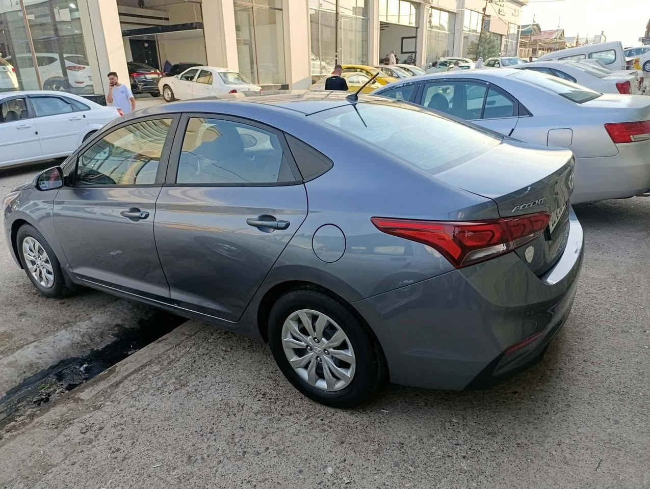 اكسنت 2020 للبيع
كابون بنزين بيها الاكتروني ⛽️ 

🚫بدون ضرر 🚫  

محرك ٤سلندر حجم 16 دوش كير اوتوماتيك 

رقم اربيل دولي رقم وهزة وسنويه جديد بأسمي شرط التحويل 

تبريد ثلج 🥶 

فول تحكمات ستيرن شاشة كامرة اشاير بلمري طخم تاير ويل كب 

سيارة جاهزه 

موصل خابر وادلل
***********
